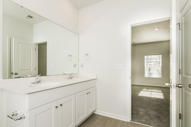 Building Photo - 2752 Desert Rose St