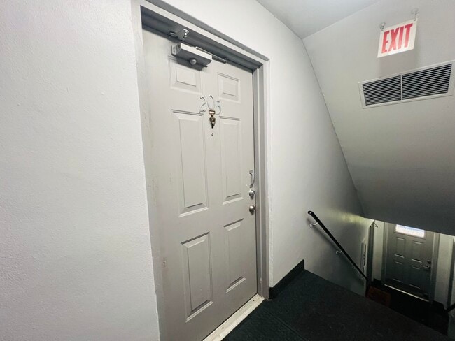 Building Photo - 9875 Pineapple Tree Dr