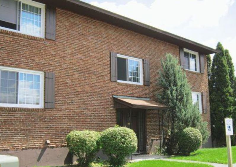 Carriage House 126138 Jamesville Ave Syracuse NY 13210 Apartment