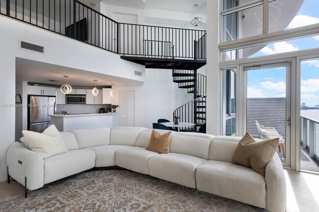 Building Photo - 300 S Biscayne Blvd