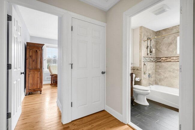 Building Photo - 11 Lakeside Ave