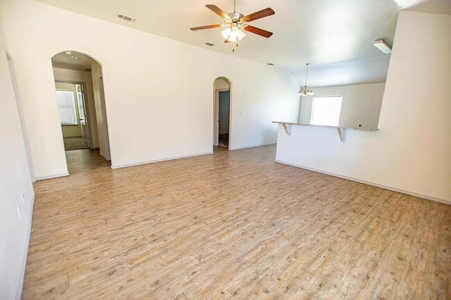 Building Photo - 1406 Kingston St