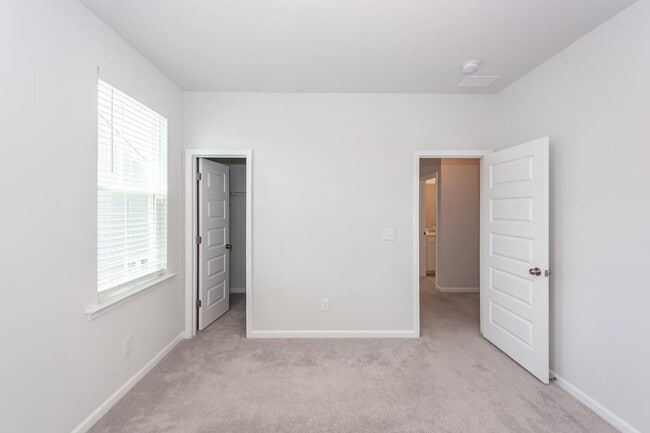 Building Photo - 214 Narrowleaf Ave