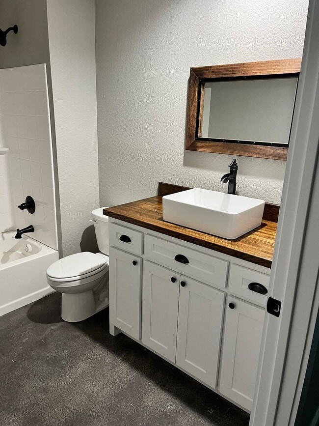 Building Photo - 707 Atkinson St