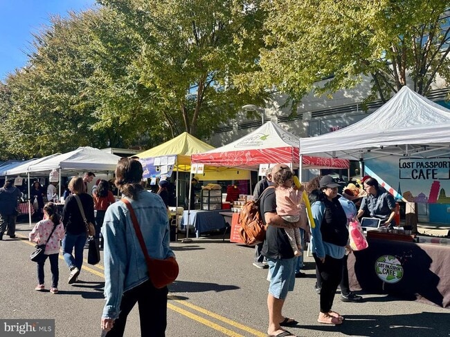 Building Photo - 2651 Park Tower Dr