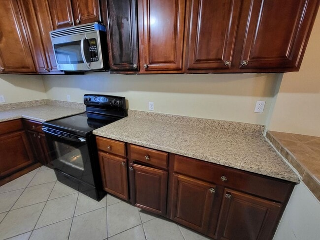 Building Photo - 2 Bed with Finished Basement