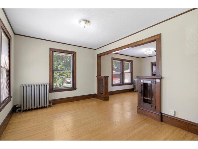 Building Photo - 3217 4th St SE
