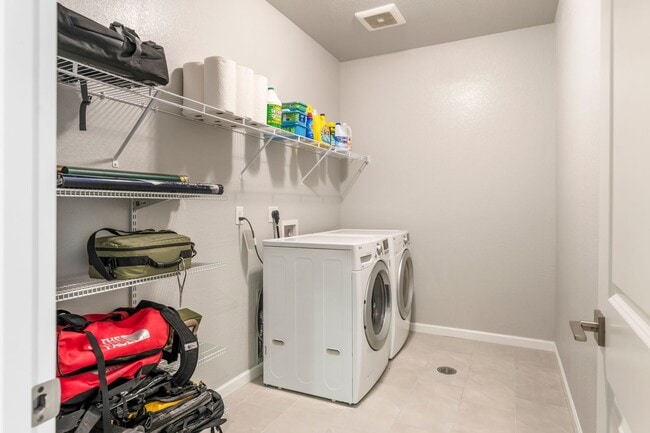 Building Photo - New Executive Furnished -Three bedroom, two bathroom new build home in Longmont fully furnished F...