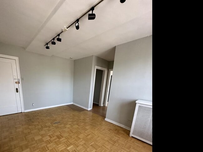 Building Photo - 2 bedroom in Chicago IL 60657
