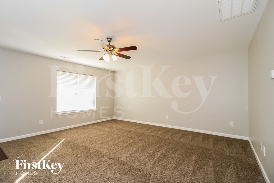 Building Photo - 667 Field Crossing Ct