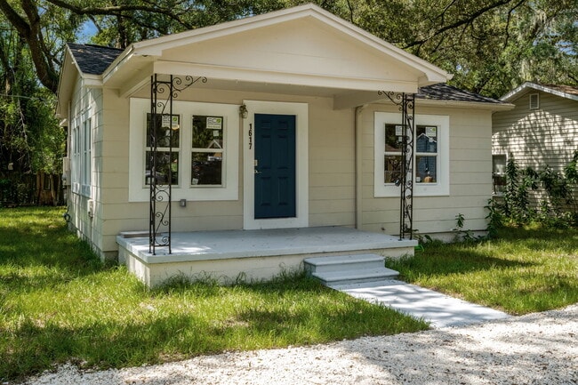 Building Photo - 1617 E Linden Ave