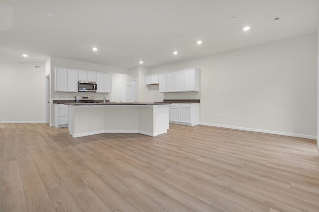 Building Photo - 5917 Hawkweed Dr