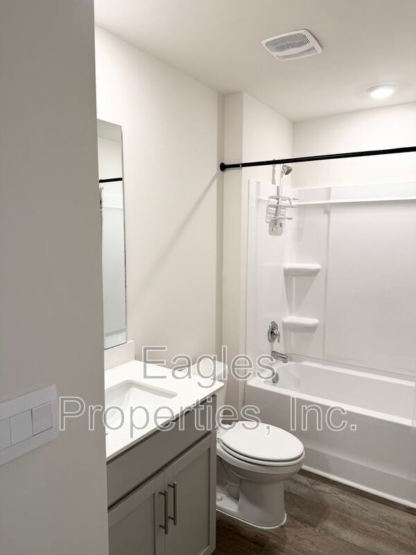 Building Photo - 1423 N Wilshire Ct