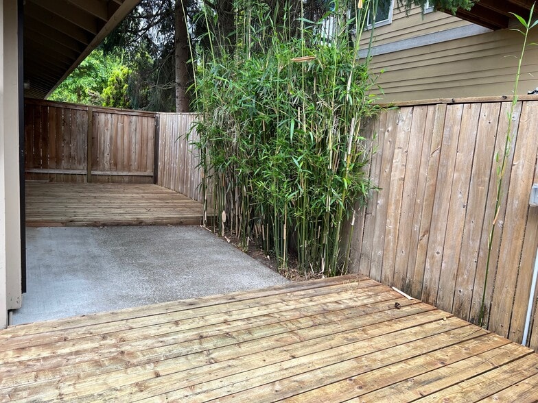 Private fenced yard with patio and two decks - 535 SW California Street