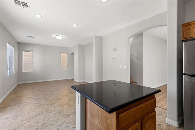 Building Photo - Newly Updated 4 bd, 3 bth Must See No Carpet