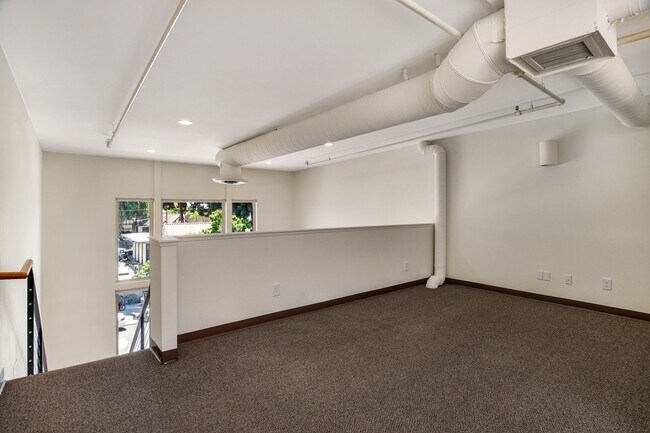 Building Photo - Trendy Live Work Loft Kensington Park Plaza