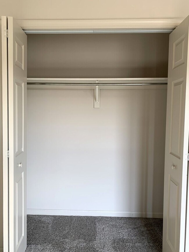 Building Photo - Make This Beautiful 3-Bedroom Townhouse Yo...