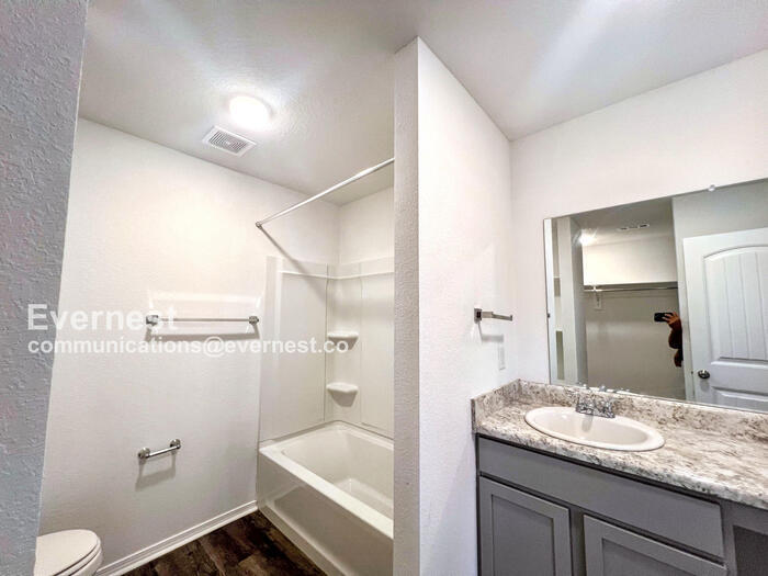 Building Photo - 5125 Red Fox Trl