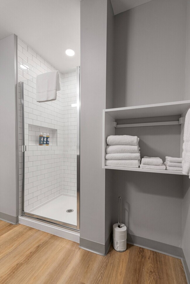 Building Photo - 853 W Blackhawk St