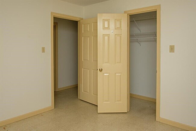 Building Photo - 9231 Kostelnik St