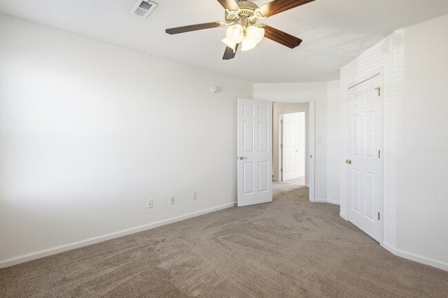 Building Photo - 2413 Northampton Dr