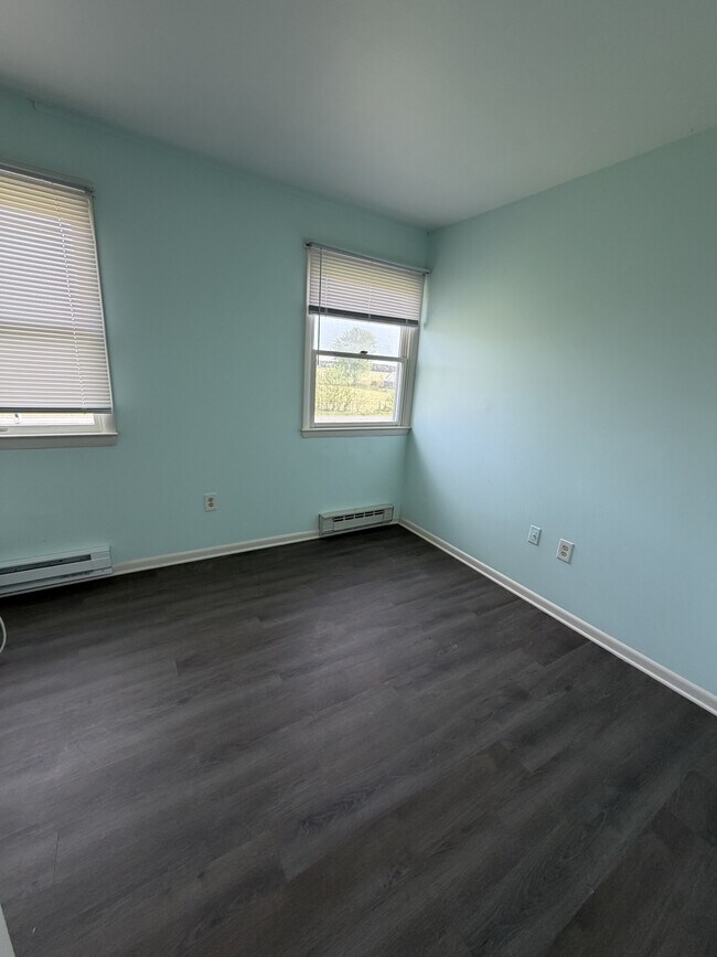 Building Photo - 8218 Brown Rd