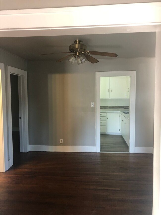 Building Photo - 1406 N Rosedale Ave