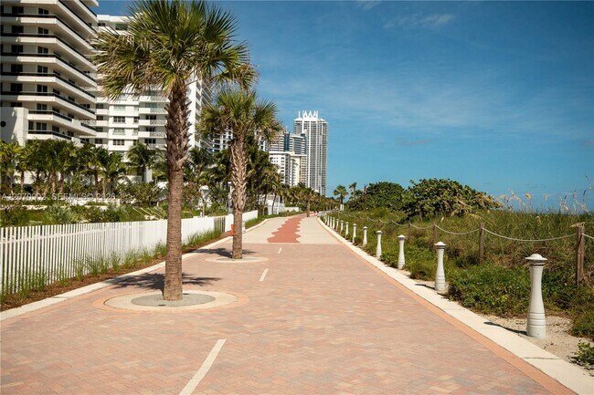 Building Photo - 5757 Collins Ave