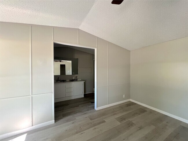 Building Photo - 2519 Riceflower Dr
