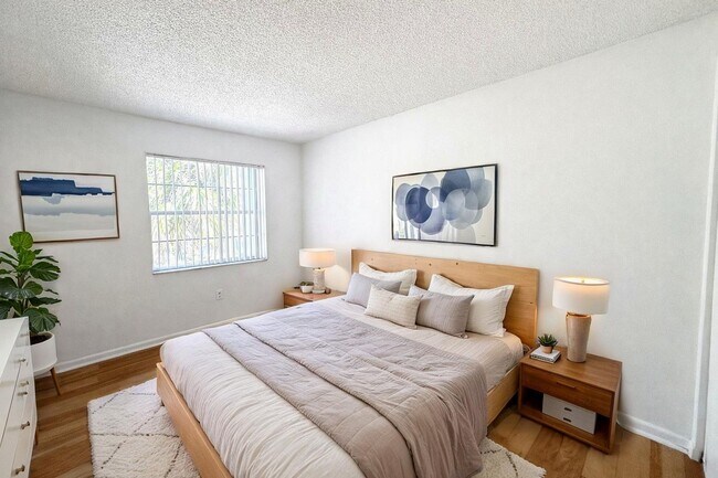 Building Photo - 2505 N Alafaya Trail