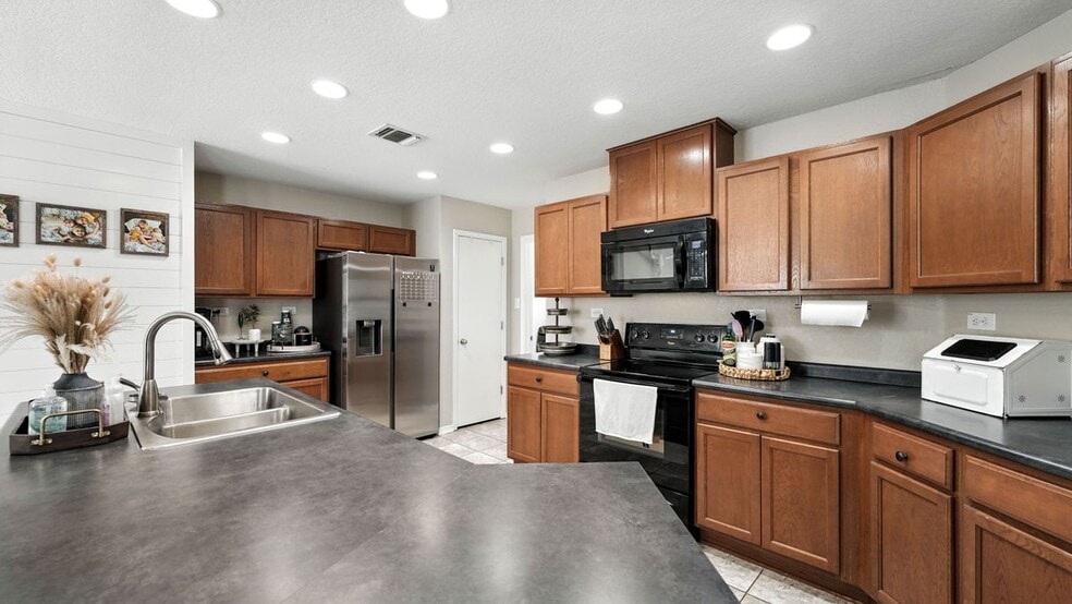 Building Photo - 208 Gatewood Clf