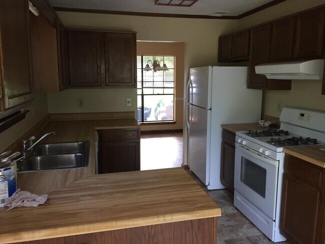Building Photo - Newly Remodeled Home in the Wade Green Forest Subdivision