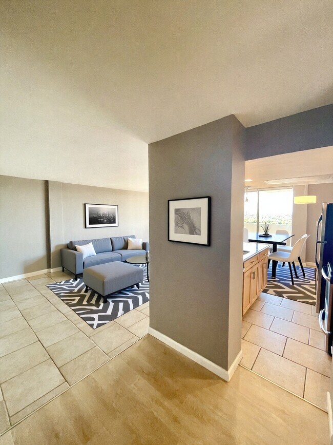 Building Photo - 7039 San Pedro Ave