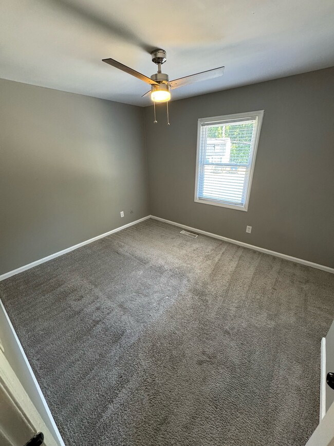 Building Photo - 127 Aqua Ct