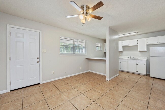 Building Photo - 29 Cape Dr NW