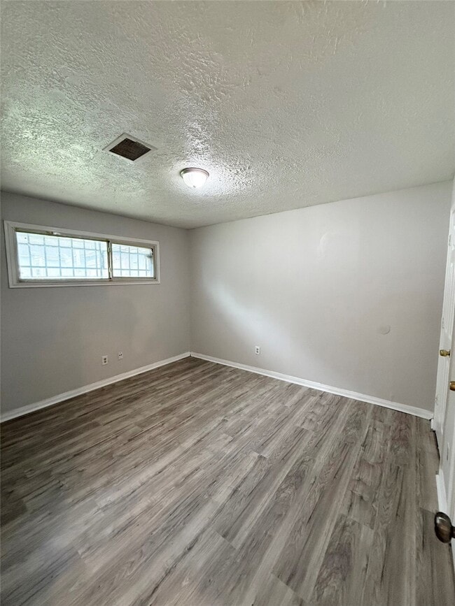 Building Photo - 3411 Drew St