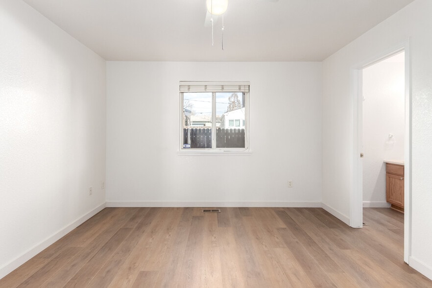 Master Suite - 3249 N Madison St