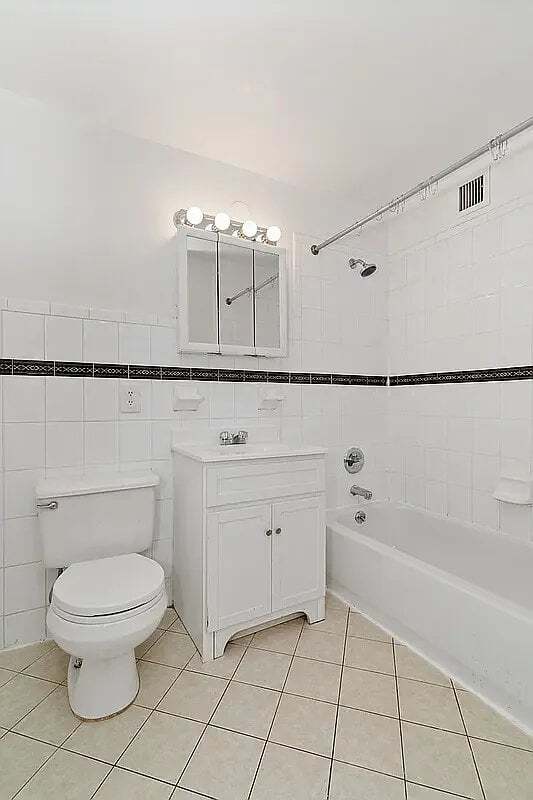 Building Photo - 394 E 8th St