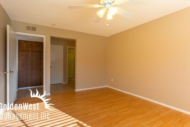 Building Photo - Spacious 2Bdm 2Ba Condo at LakeBrook Villas