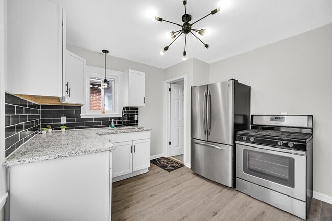 Building Photo - 735 Porter St