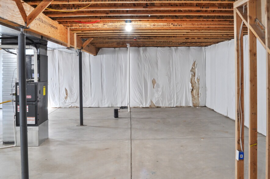 Building Photo - 2500 Heather Ln