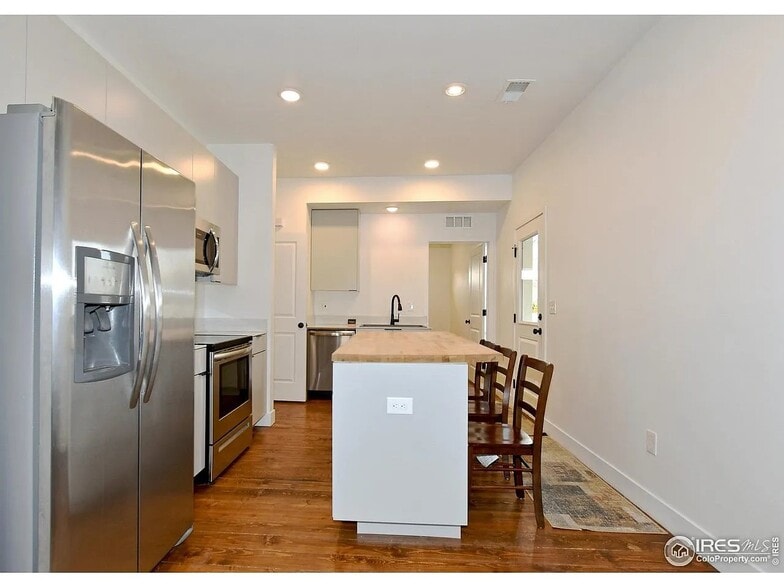 Building Photo - 7869 5th St