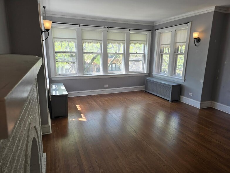 Living Room - 6621 N Campbell Ave