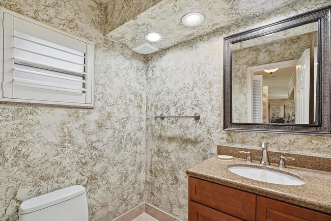 Building Photo - 6075 Glendale Dr