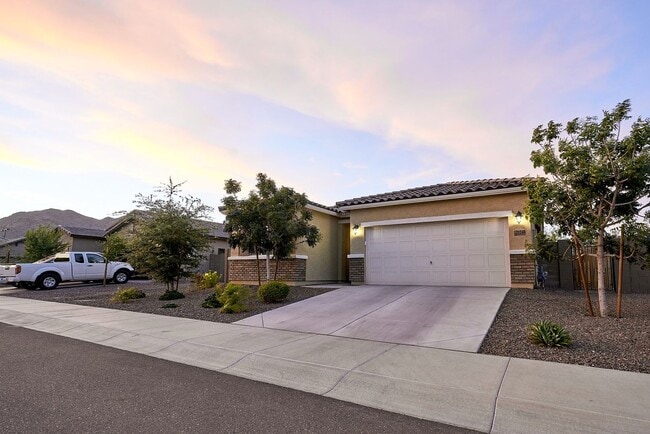 Building Photo - Spacious 4BD/2BA in Verrado