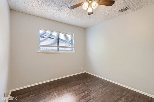 Building Photo - 4 br, 2 bath House - 5623 Lon Chaney Drive