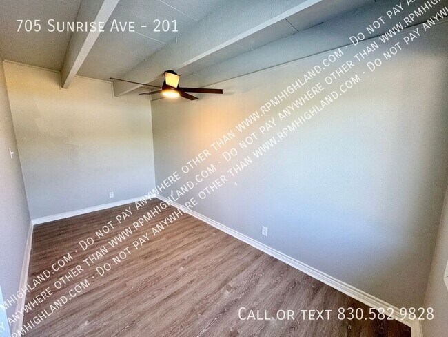 Building Photo - 705 Sunrise Ave