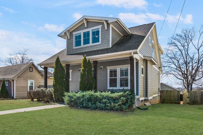 Building Photo - Beautiful North Nashville Home