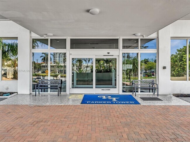 Building Photo - 3140 S Ocean Dr