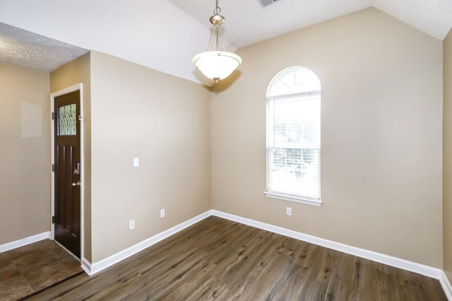 Building Photo - 1402 Leery Cove